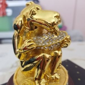 Gold plate prosperity dog